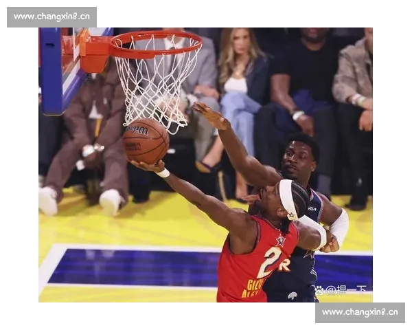 激烈对决引爆全场竞争高潮选手们拼尽全力争夺最终胜利